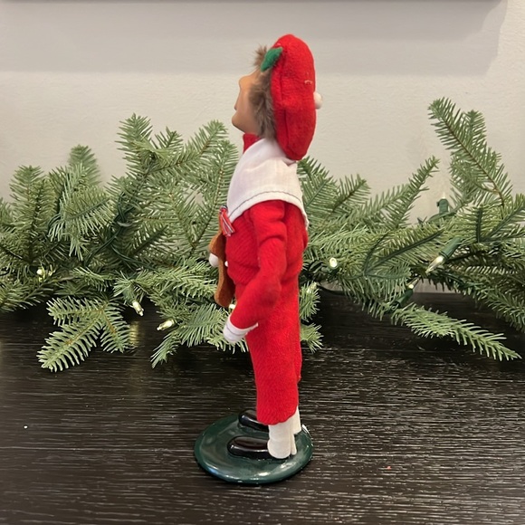 Byers’ Choice Caroler - Picture 5 of 7